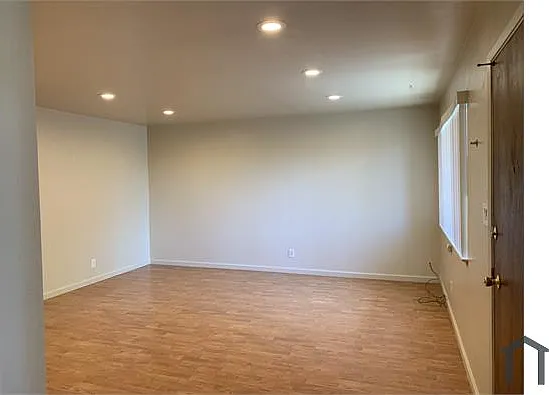 4060 Lyon Ave — Photo 5