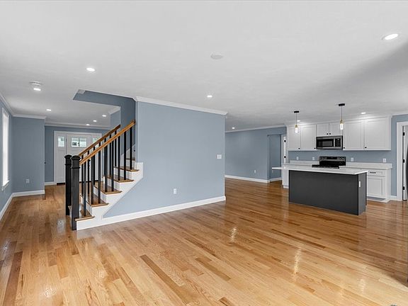 4th image of 191 E Spring St