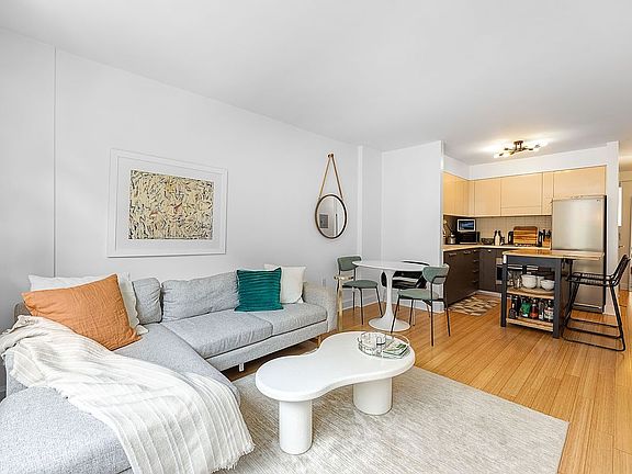2nd image of 505 W 47th St #3ES
