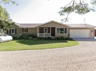 450 Gracey Rd, Springville, IA 52336