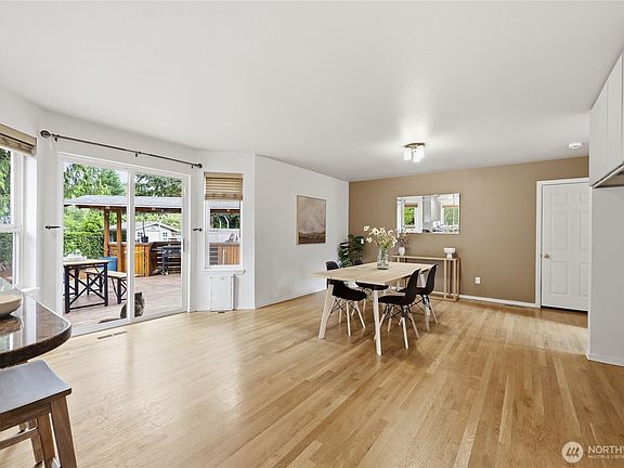4th image of 19555 23rd Avenue NE