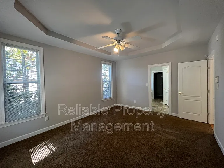 1004 Melville Ln — Photo 15