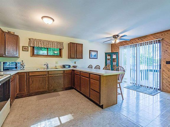 5th image of E4555 Iroquois Ct