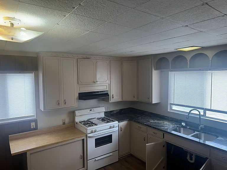1421 W Huntsville Ave — Photo 16