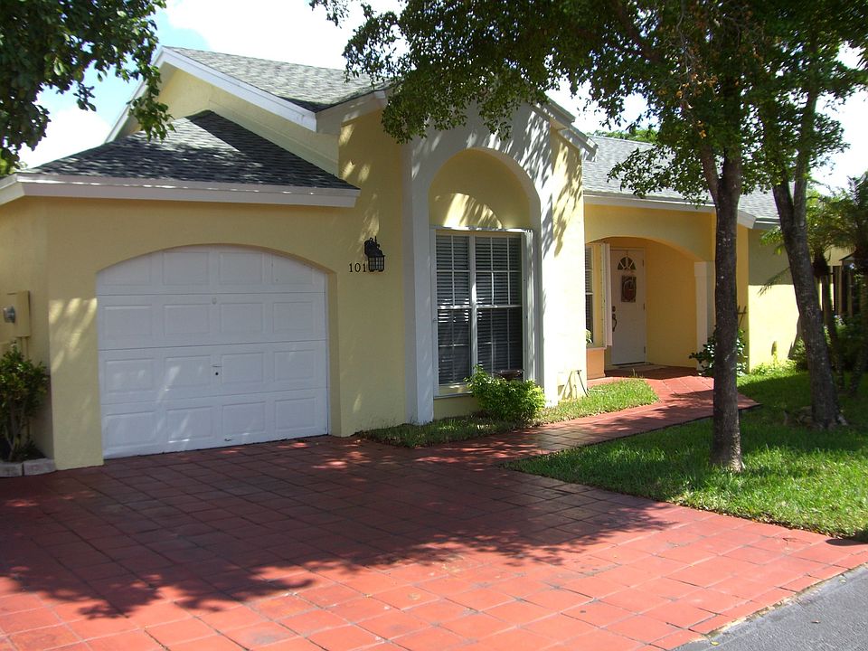 1st image of 10122 NW 51st Ter