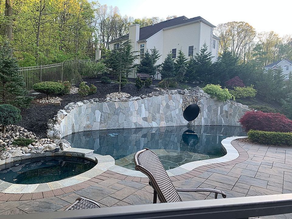 2nd image of 7 Darryl Dr