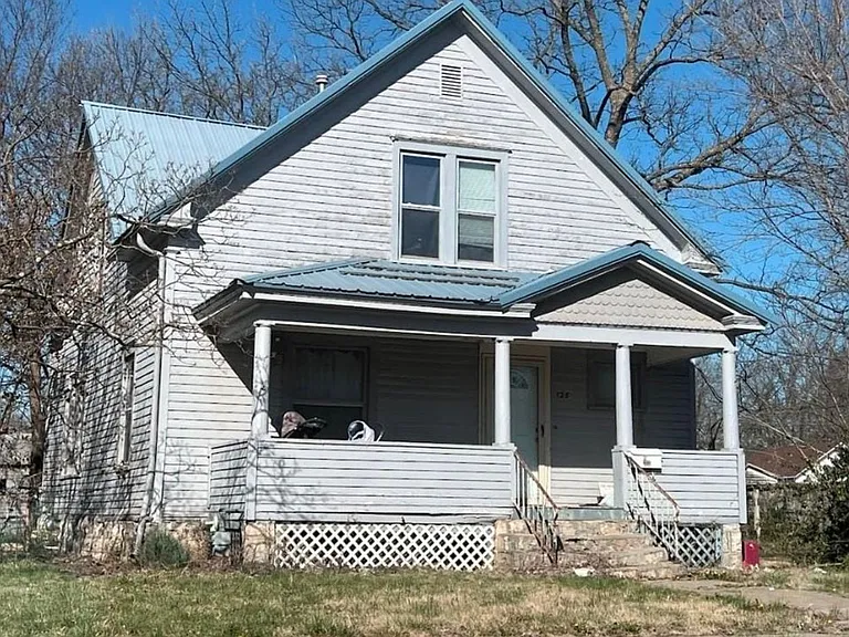 125 S Wilson Ave — Photo 1