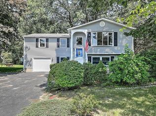 21 Marjorie Ln, Warwick, RI 02886