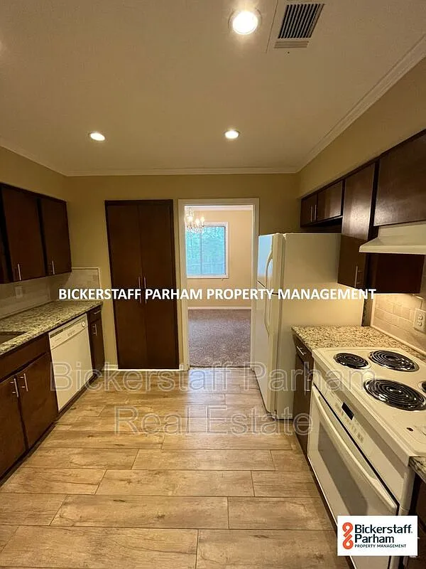 2 bed, 1.5 bath, 1359 sqft, $1,195 — Photo 2