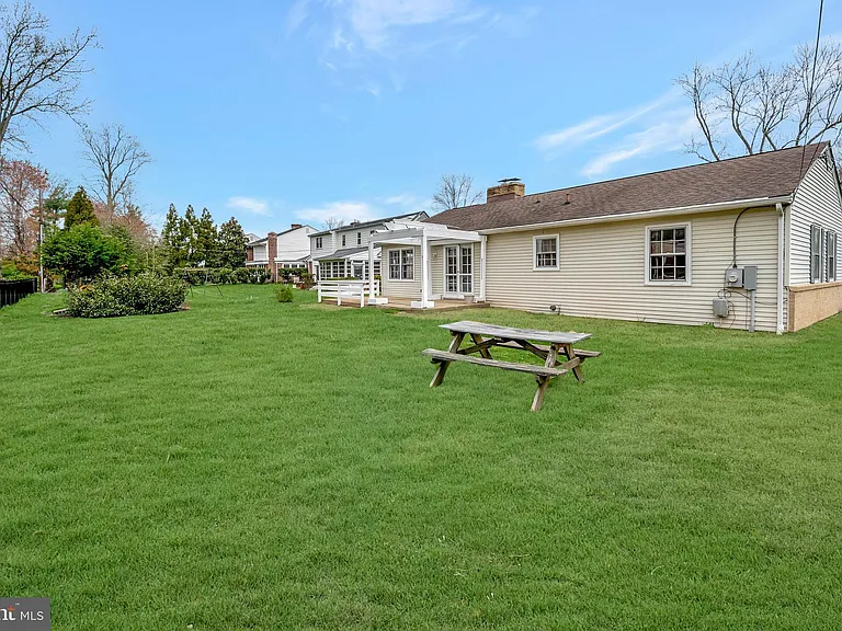 719 Halstead Rd — Photo 25