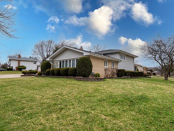 3rd image of 722 Lamorak Dr