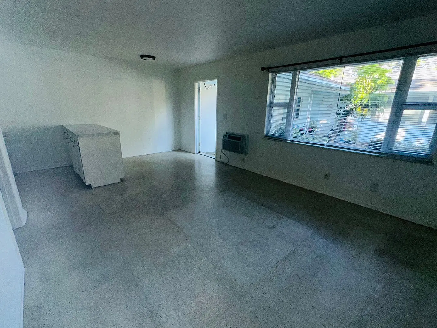 Coachlight Apartments — Photo 3