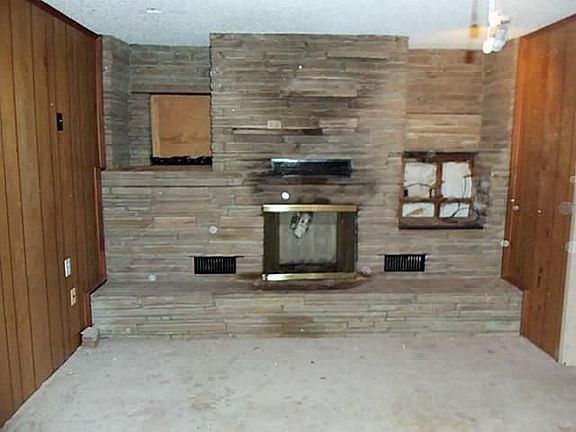 3rd image of 4928 Montrose Dr