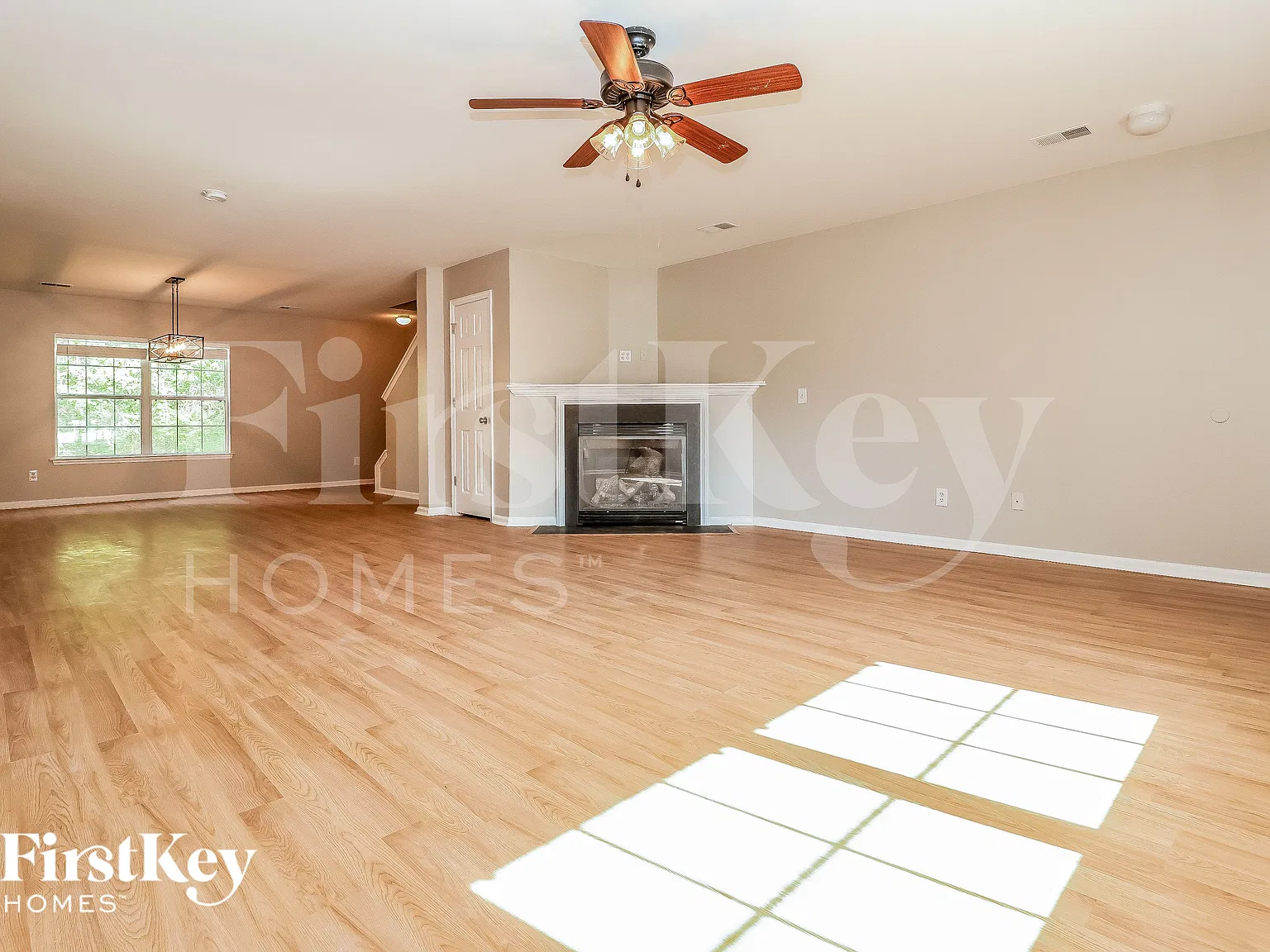 4 bed, 2.5 bath, 2358 sqft, $2,585 — Photo 3