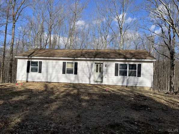 380 Gallery Ln, Mount Bethel, PA 18343