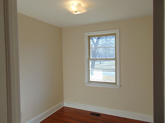 2nd image of 1301 Marshall St