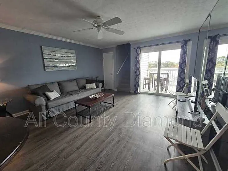 301 Lullwater Dr #401 — Photo 1