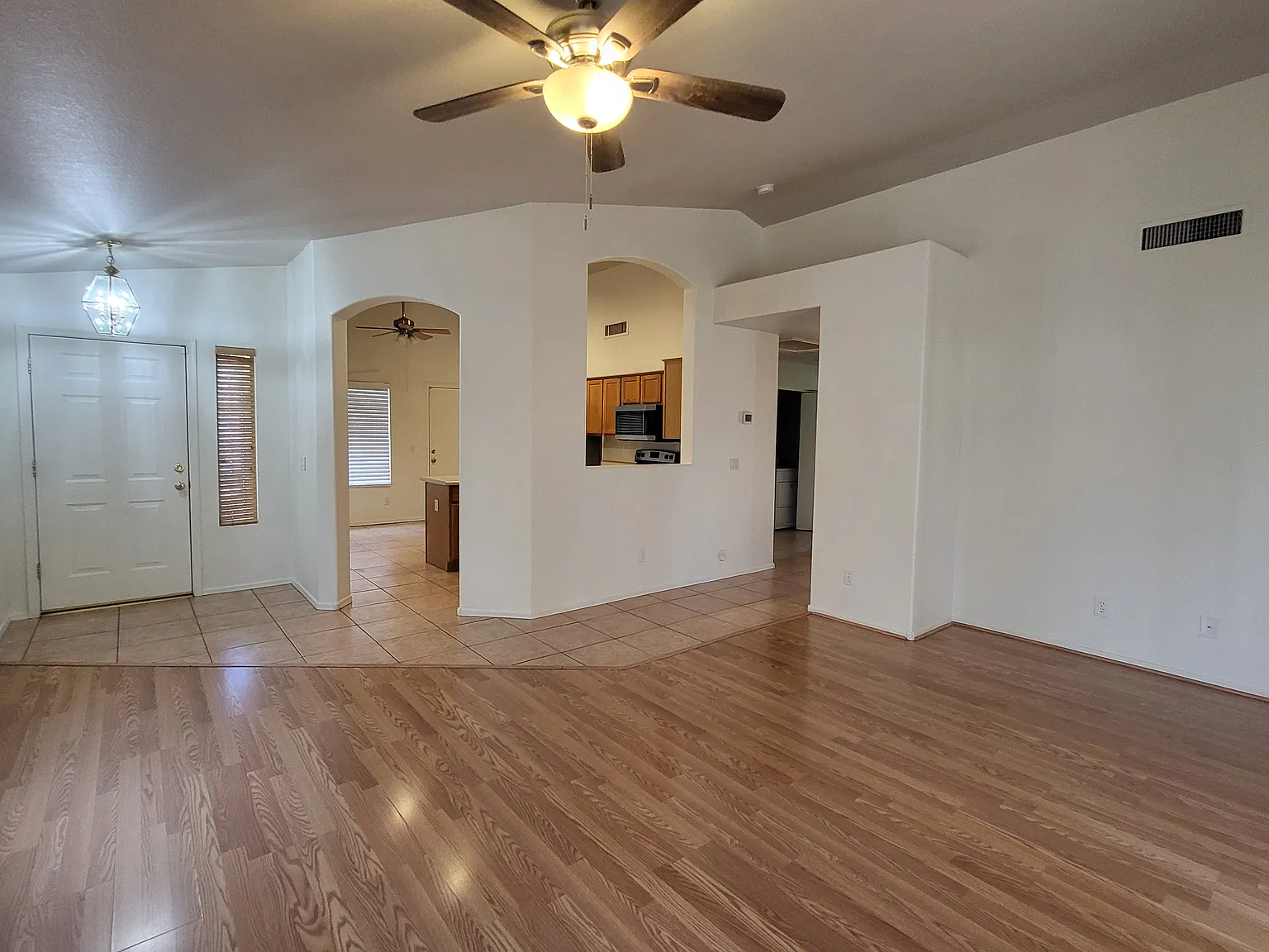 3 bed, 1358 sqft, $1,900 — Photo 2