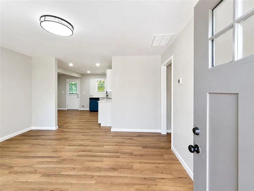 3 bed, 2.0 bath, 1150 sqft, $2,550 — Photo 4