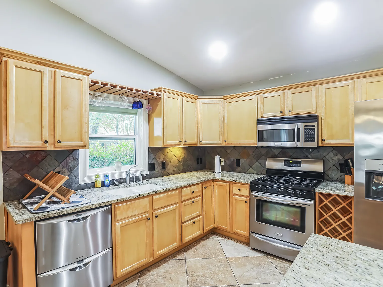 3 bed, 1795 sqft, $4,000 — Photo 3