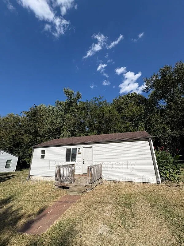3 bed, 1.0 bath, $995 — Photo 3
