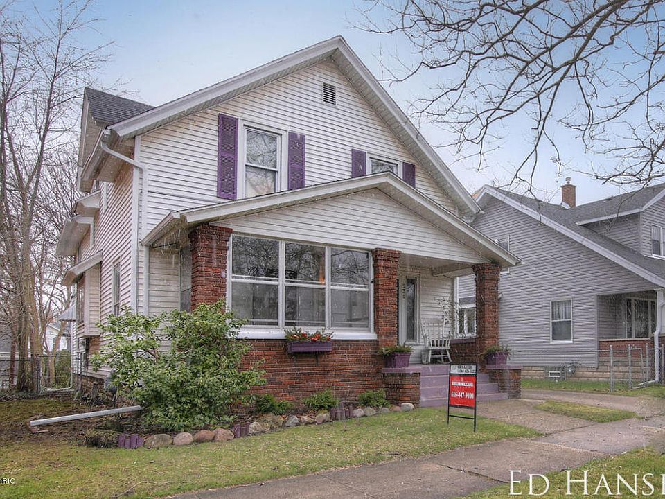 1st image of 931 Pine Ave NW