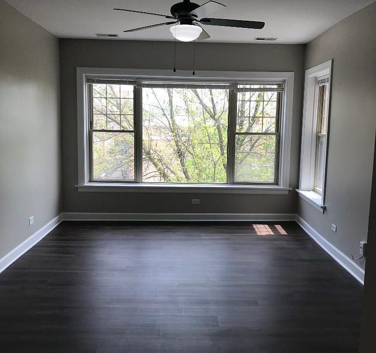 1st image of 5210 N Sawyer Ave #125