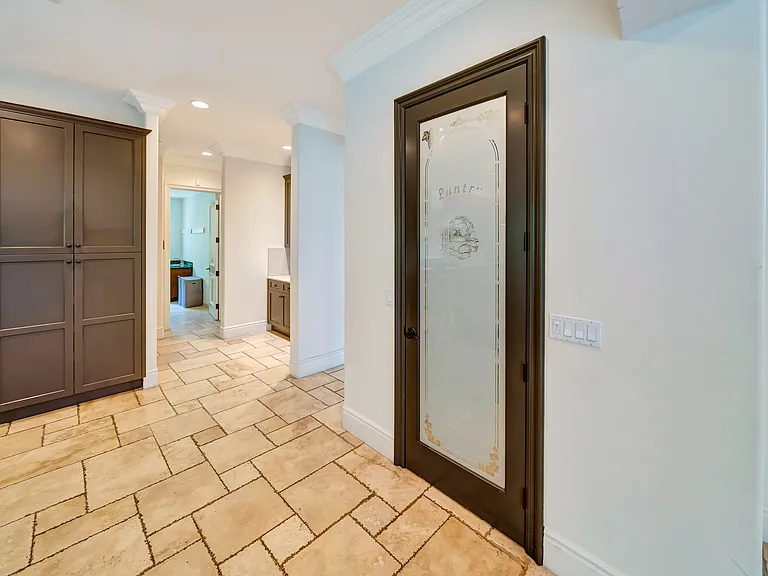 4820 Valjean Ave — Photo 31
