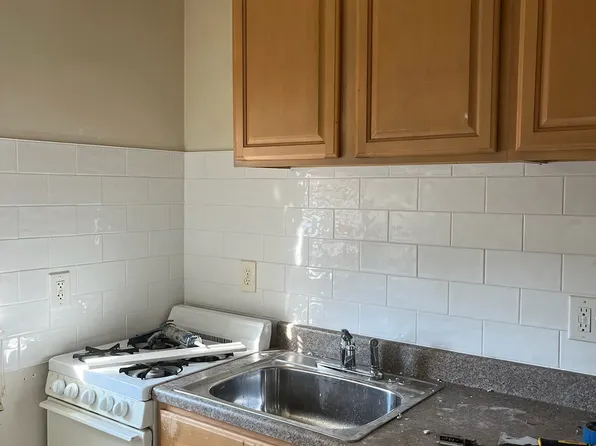 2700 Derry St APT 2, Harrisburg, PA 17111