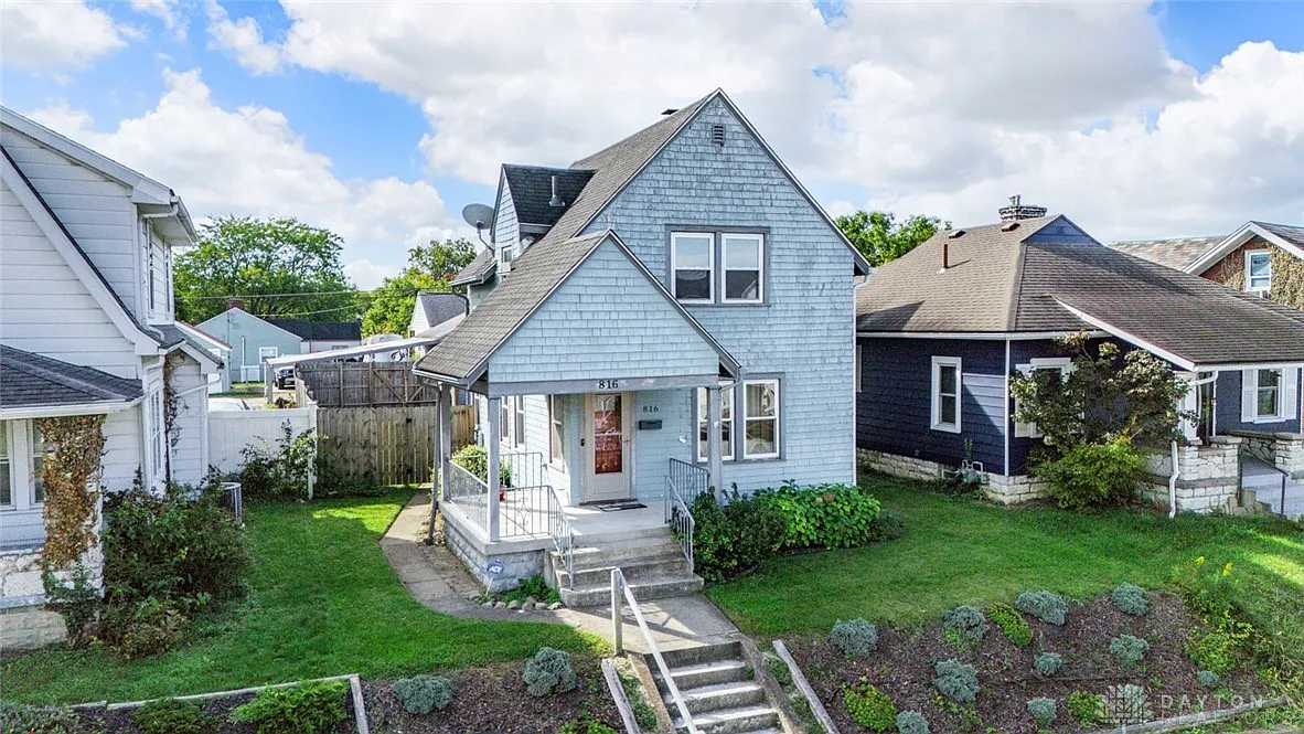 816 E Pearl St photo 1