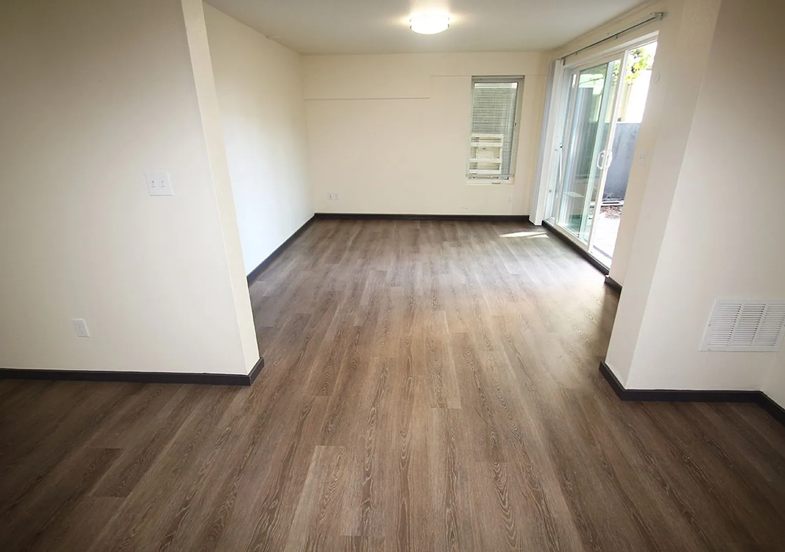 Hamilton Hall Apartments — Photo 2