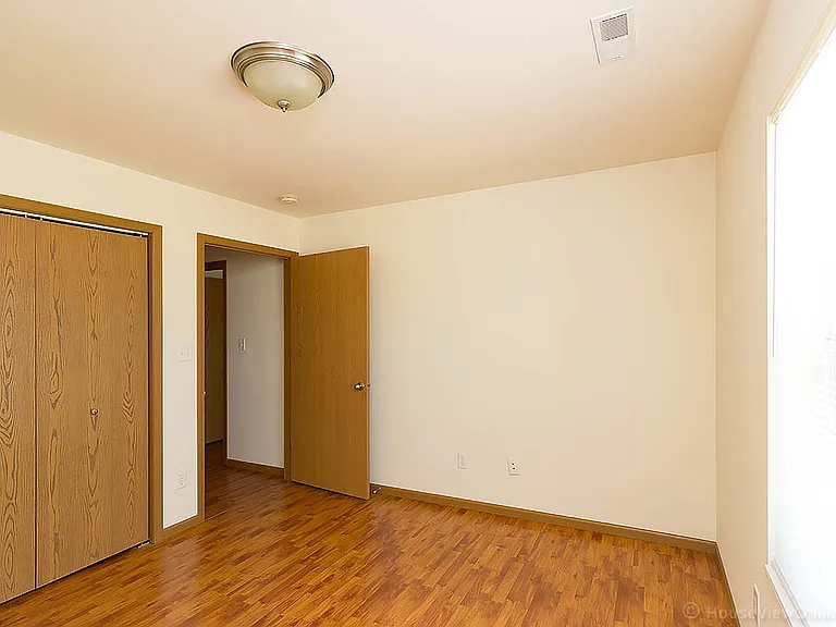 915 N Frederick St — Photo 11