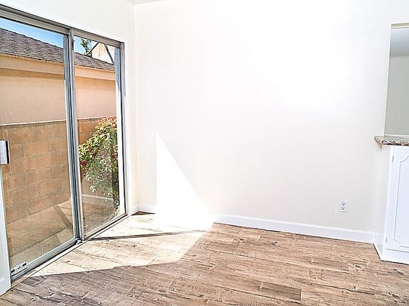 4th image of 9049 Petit Ave