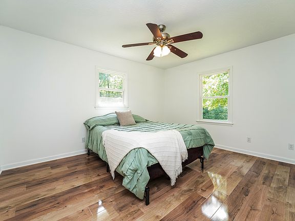 3rd image of 309 Cowan Rd SE
