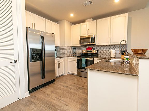 3rd image of 101 West Bank #37