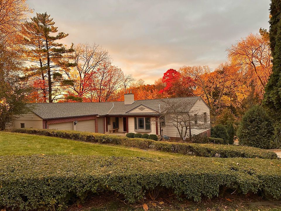 1st image of 900 12th Ave SW