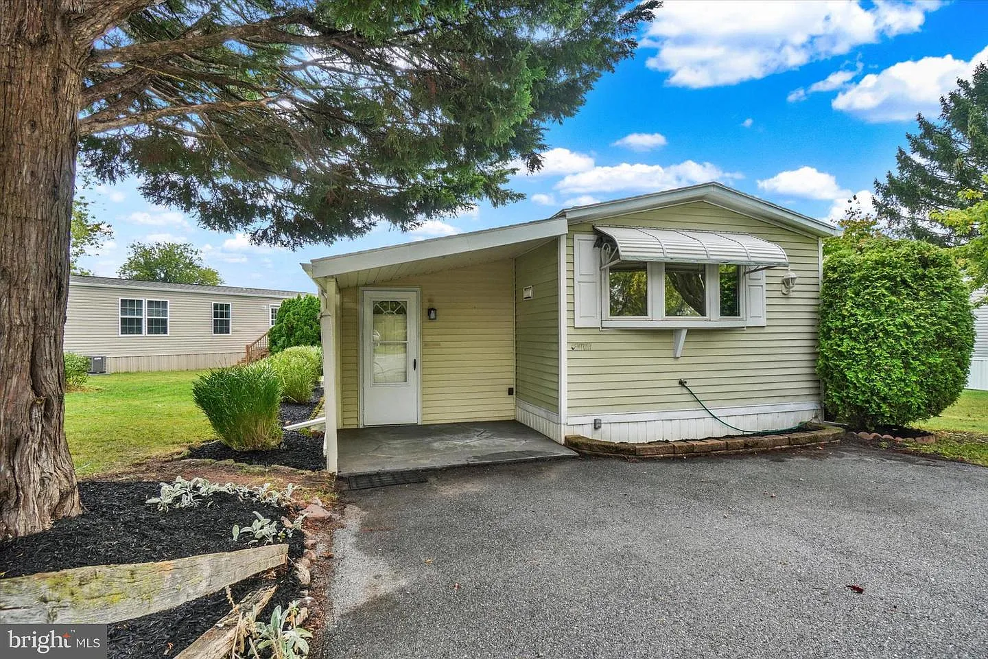 209 Holly Dr photo 1