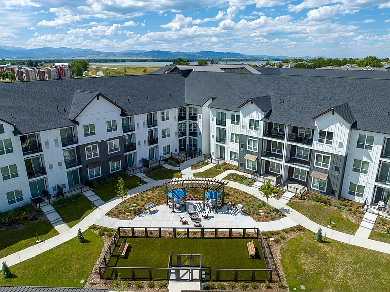 Avenida at Centerra - 55+ Active Adult Apartment Homes — Photo 33