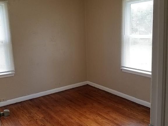 4th image of 3912 SE 11th St