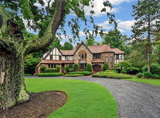 70 Fairway Trl, Moreland Hills, OH 44022