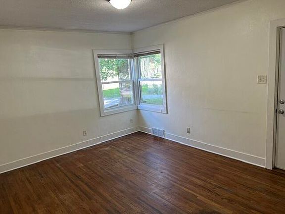 4th image of 329 Franklin Ave