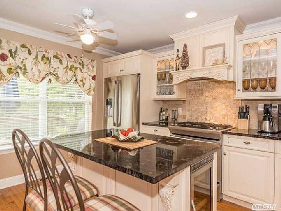 3rd image of 31 Leeward Ln