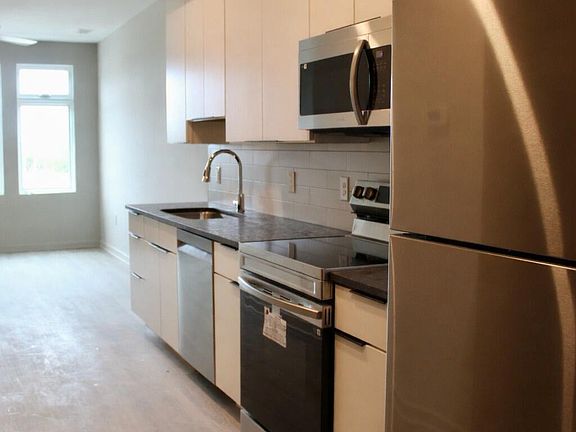 4th image of 1108 Castle St #A