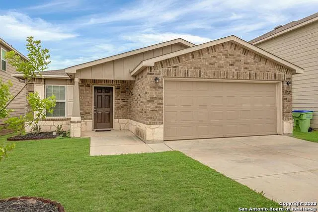 3 bed, 2.0 bath, 1408 sqft, $1,675 — Photo 3