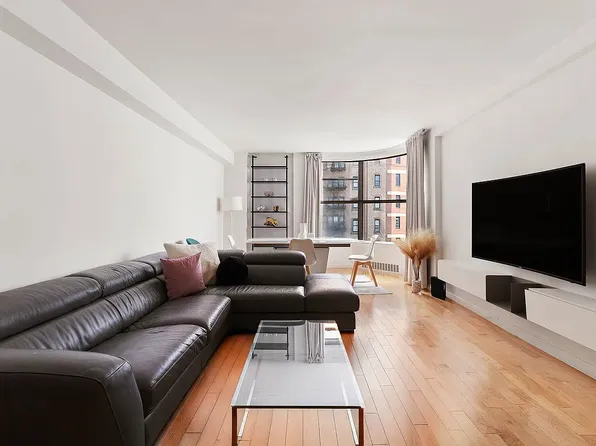 135 East 54th Street image 1 of 8