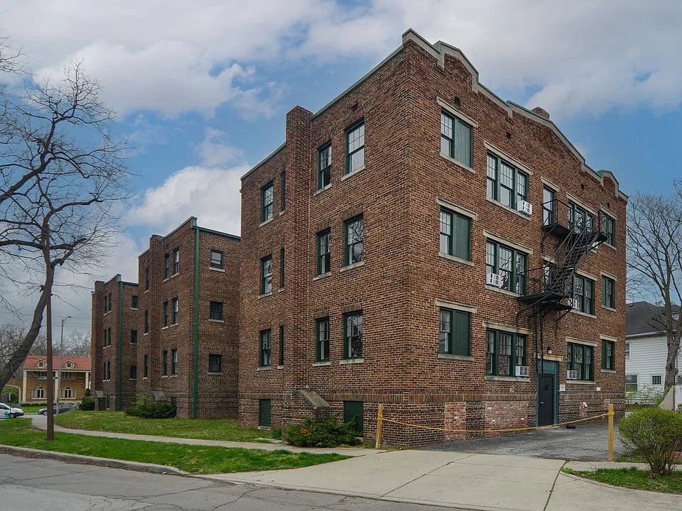 5345 E Washington St #8