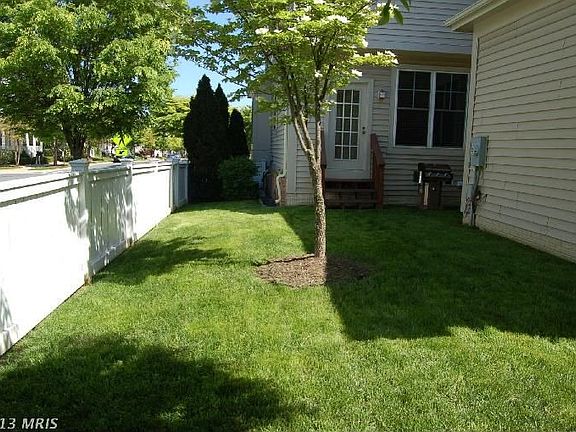 4th image of 301 Deer Meadow Ln
