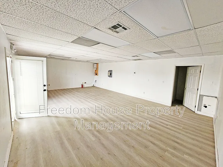 191 S Frontage Rd #102 — Photo 4