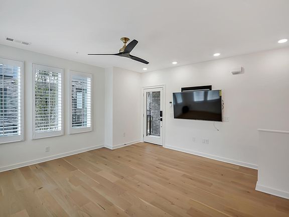 4th image of 375 Pratt Dr SE Unit 301