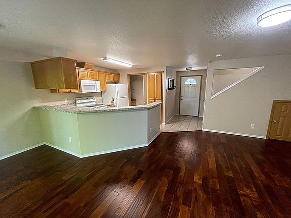 LR looking toward Kitchen 